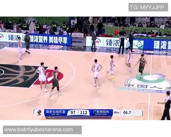 纳兹里德表现惊艳18投11中砍下33分三分球命中率高达60